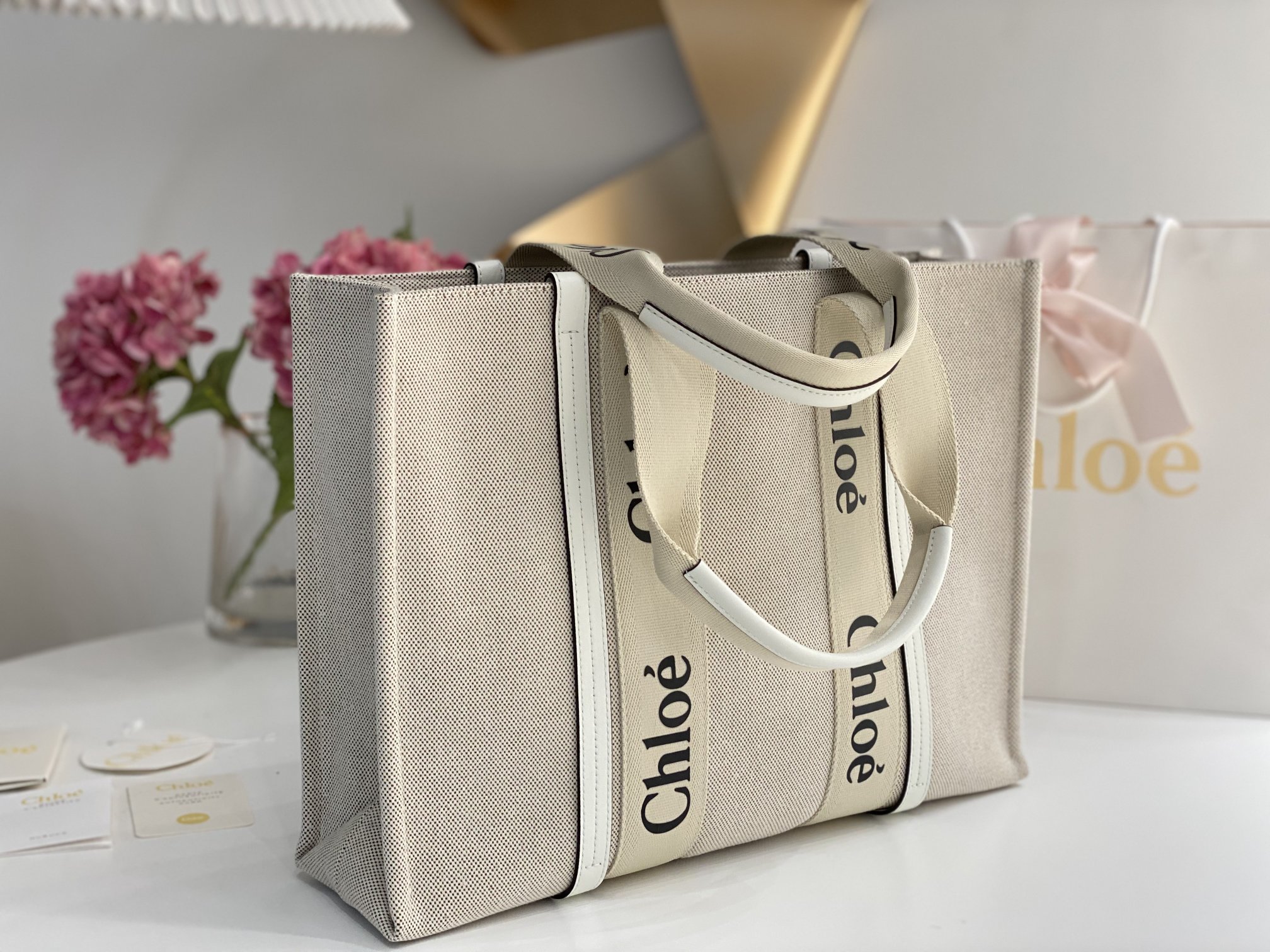 Chloé Chloé Woody Tote Bag In Linen & Leather in Shiny white| Chloé