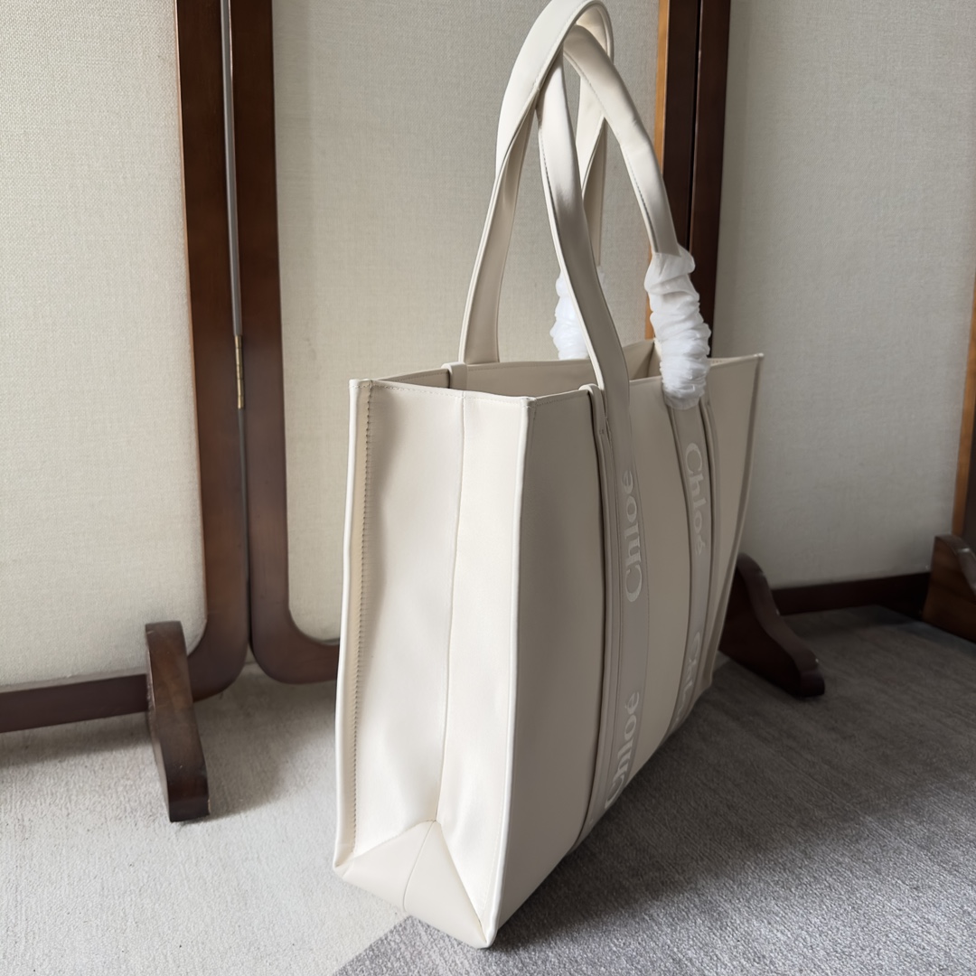 Chloe - Woody Medium leather tote bag Chloe