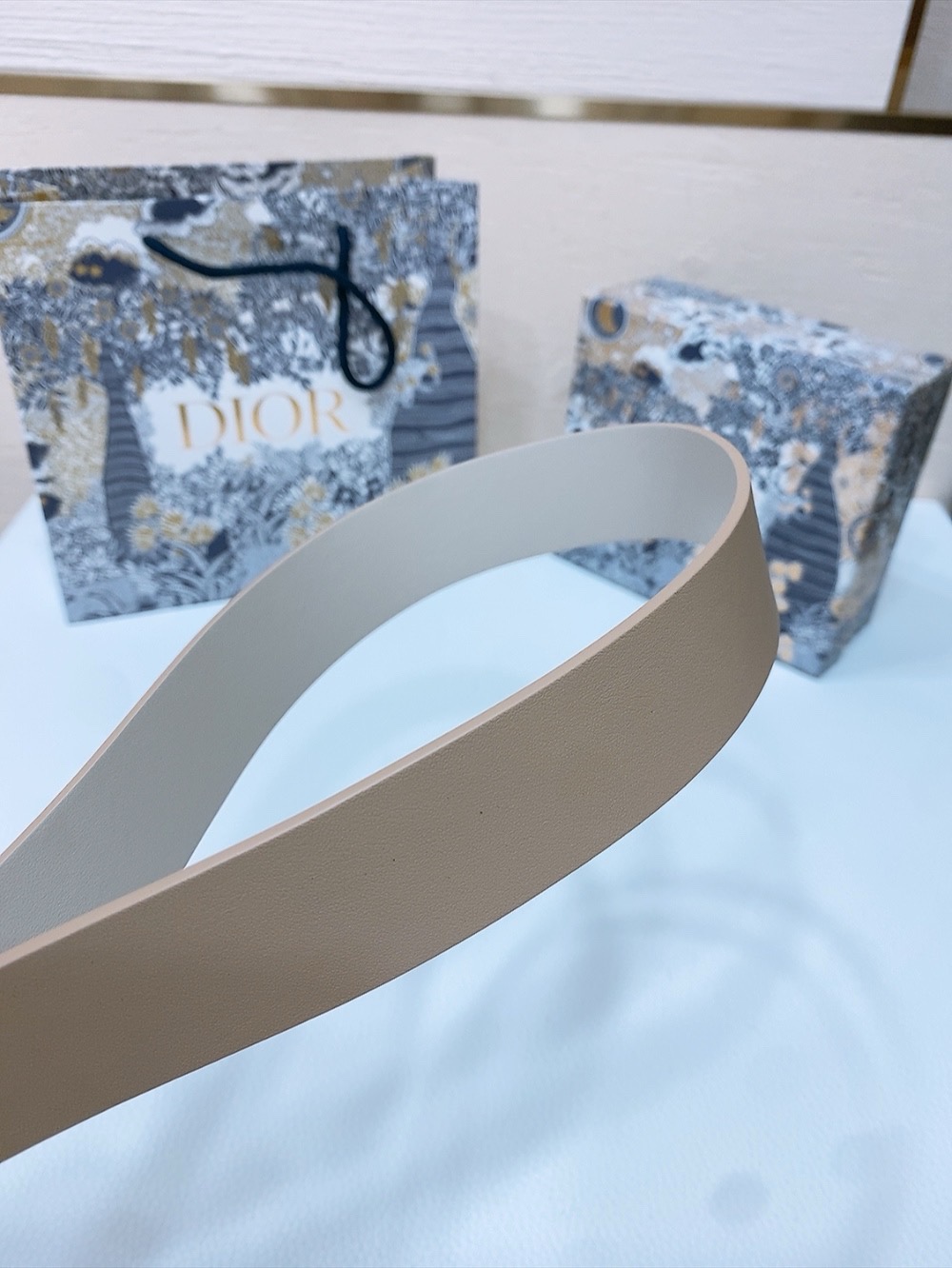 CHRISTIAN DIOR REVERSIBLE GRAINED CALFSKIN BELT 35 MM- Beige