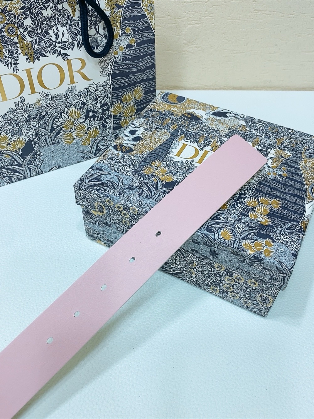 CHRISTIAN DIOR REVERSIBLE GRAINED CALFSKIN BELT 35 MM- Pink