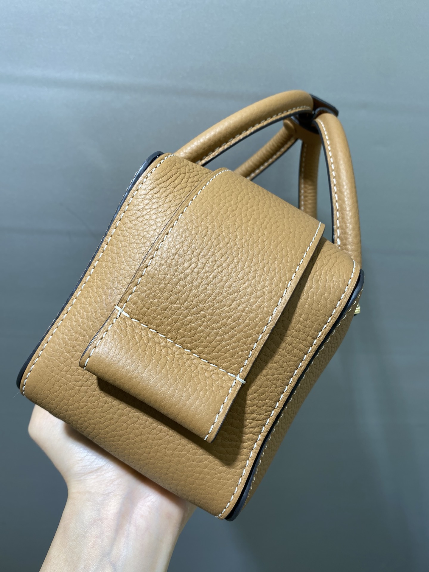 Cool box leather handbag Delvaux brown  Camel in Leather