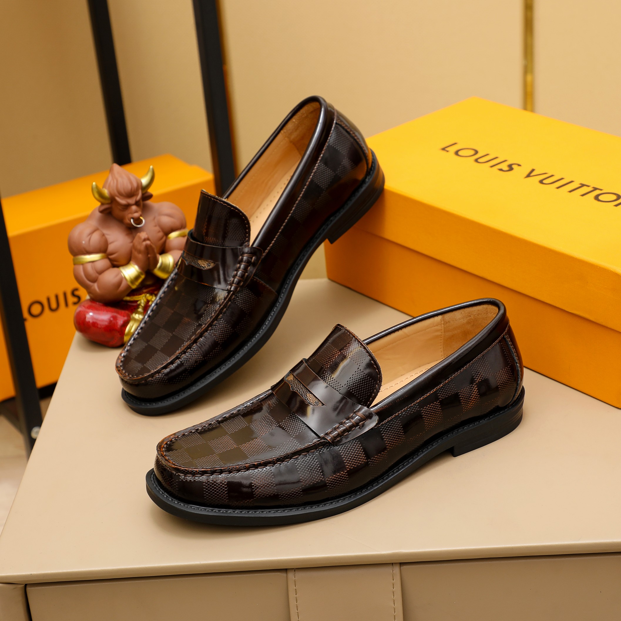 Damier BROWN Louis Vuitton leather loafers with LV metal logo â€“ Men’s shoes