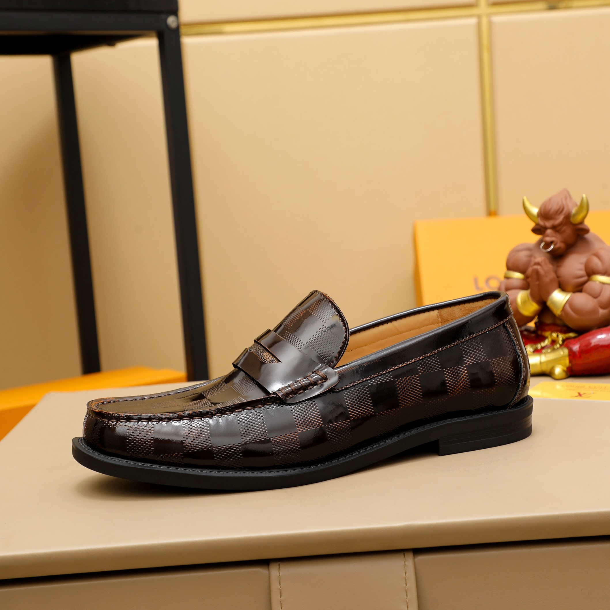 Damier BROWN Louis Vuitton leather loafers with LV metal logo â€“ Men’s shoes