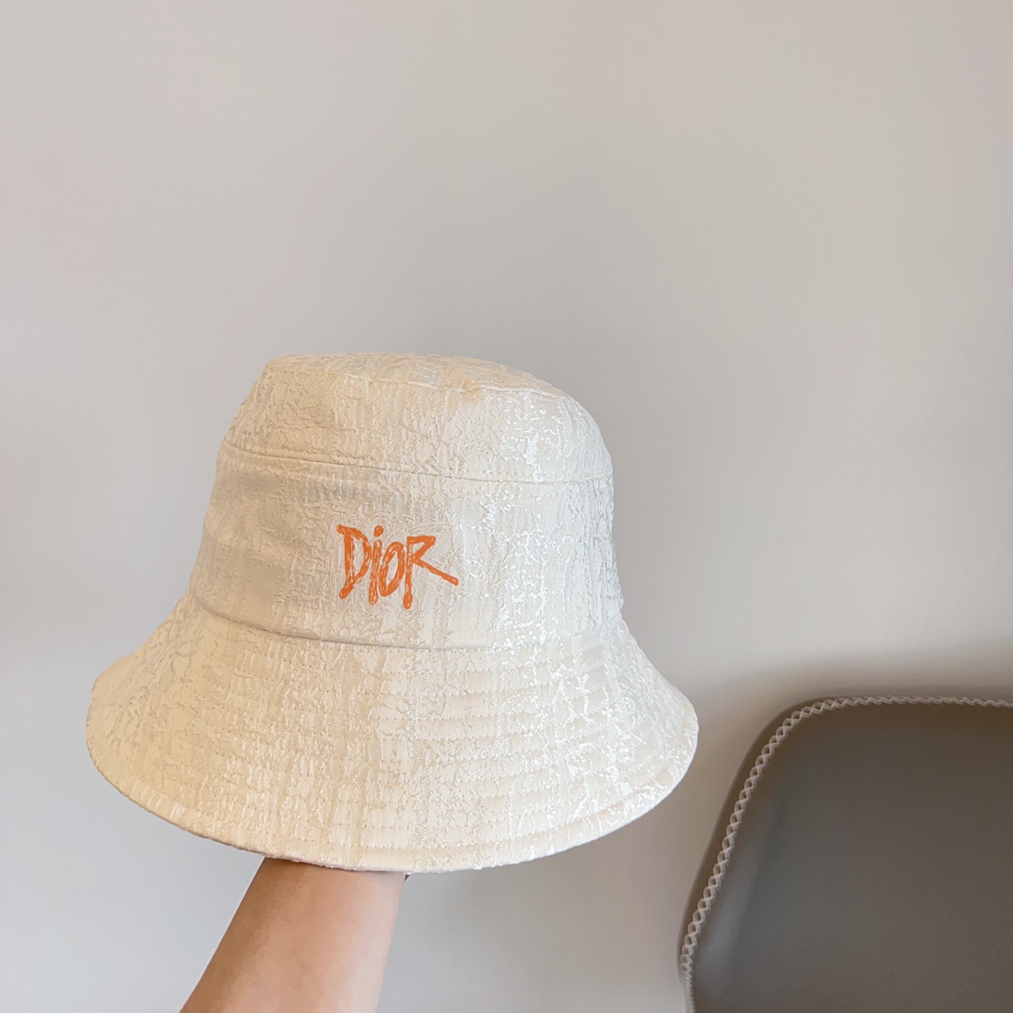 Dior White Textured Bucket Hat - Orange Logo