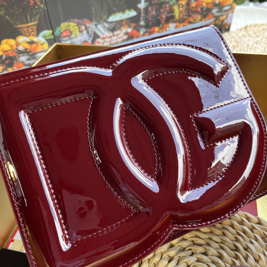 Dolce & Gabbana Calfskin DG Logo crossbody bag in Red for Women