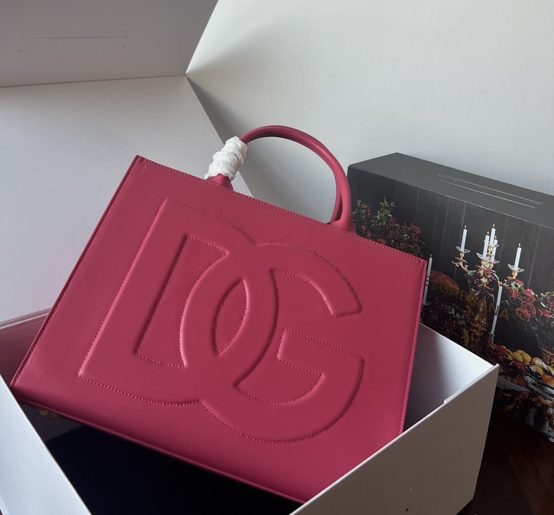 DOLCE & GABBANA DG Daily Embossed-Logo Leather Tote pink