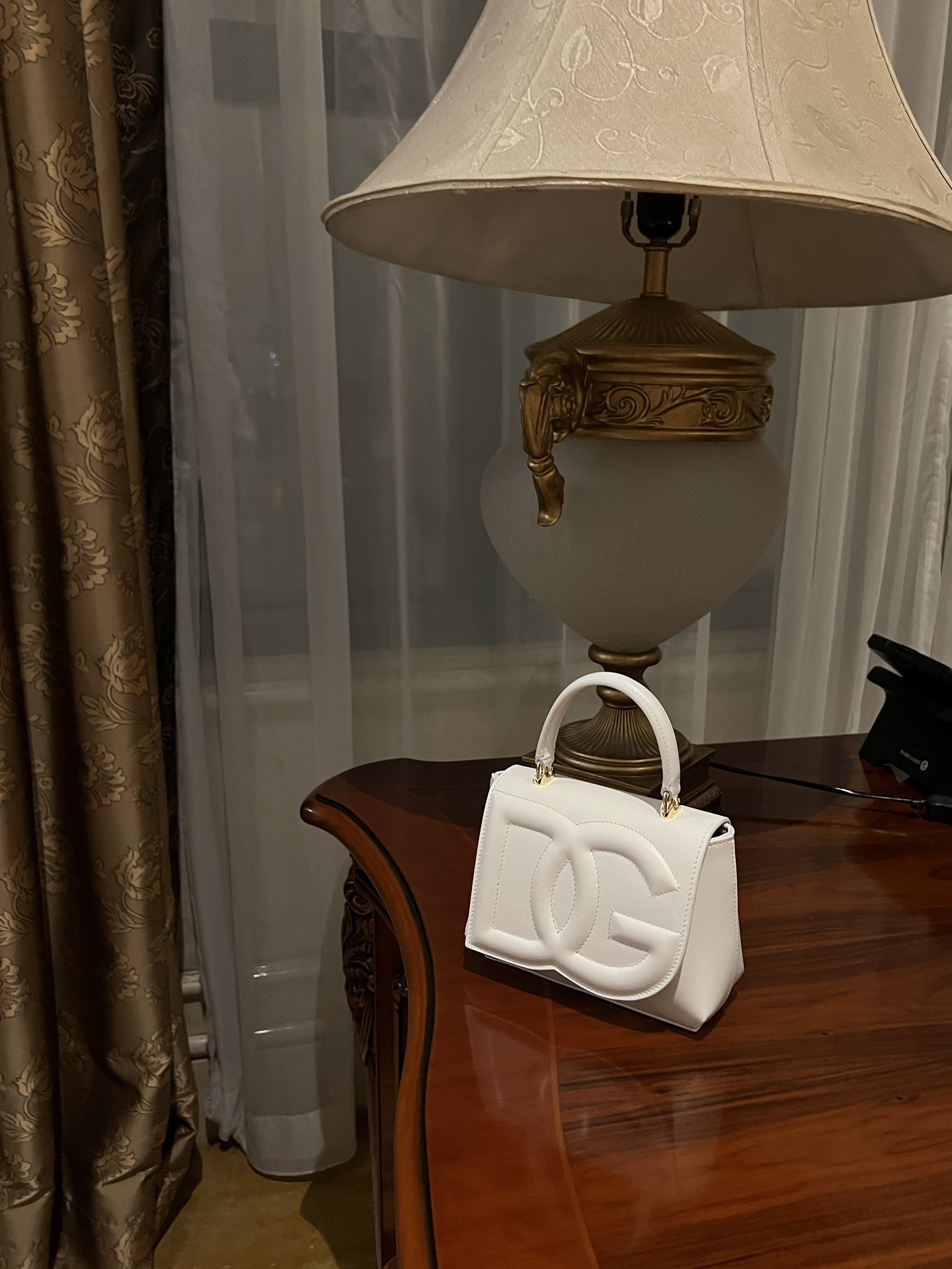 Dolce & Gabbana DG Logo Leather Shoulder Bag | white