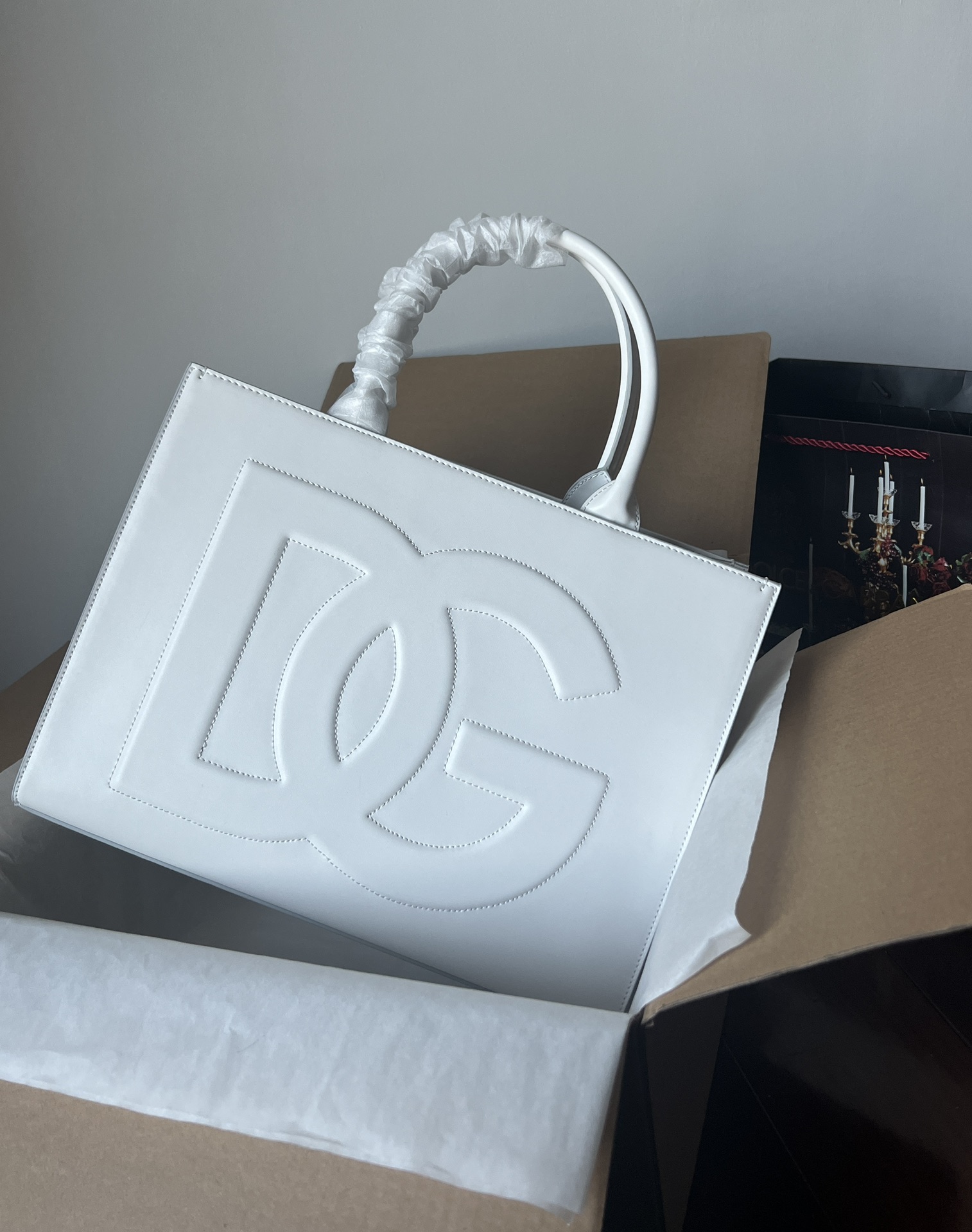 Dolce & Gabbana Dg Logo Leather Tote - white |