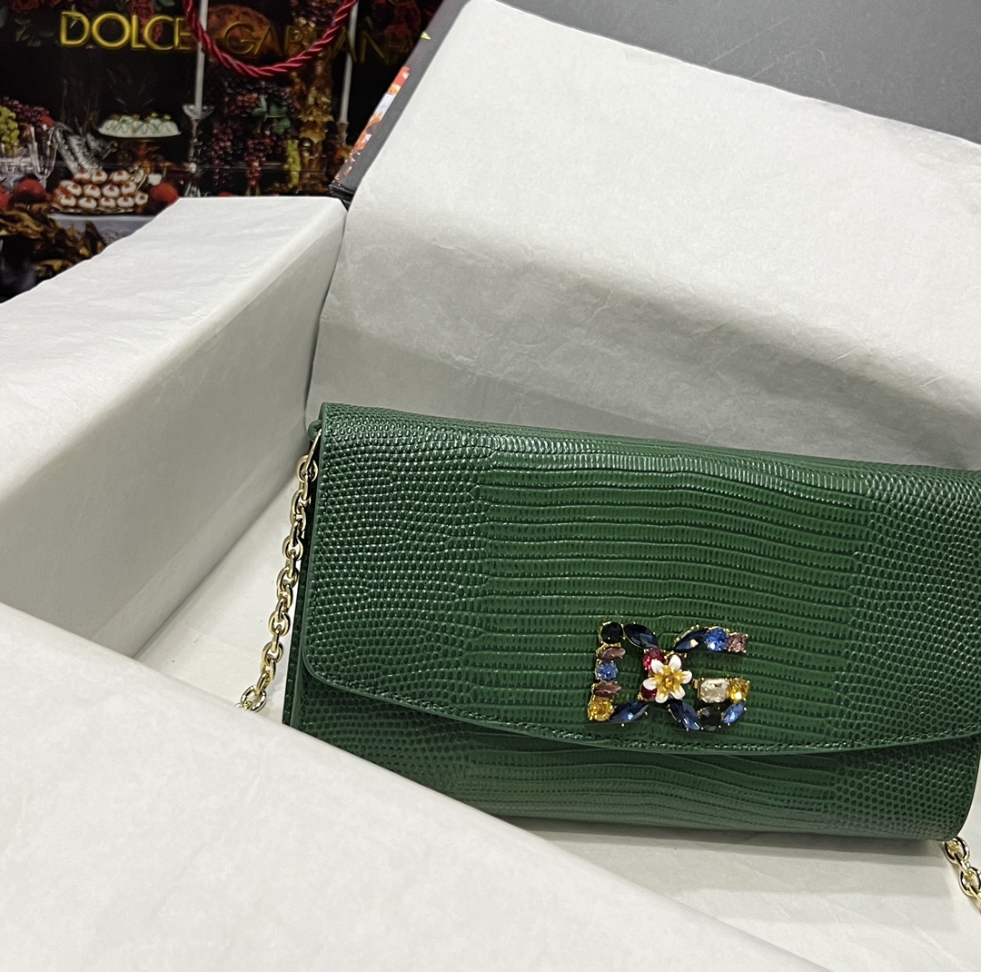 Dolce & Gabbana Green Green Iguana-Effect Logo Chain Wallet For Women Online