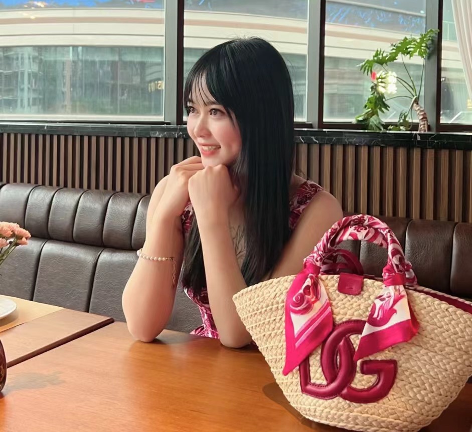 Dolce & Gabbana Kendra Small Majolica Raffia Basket Bag -pink