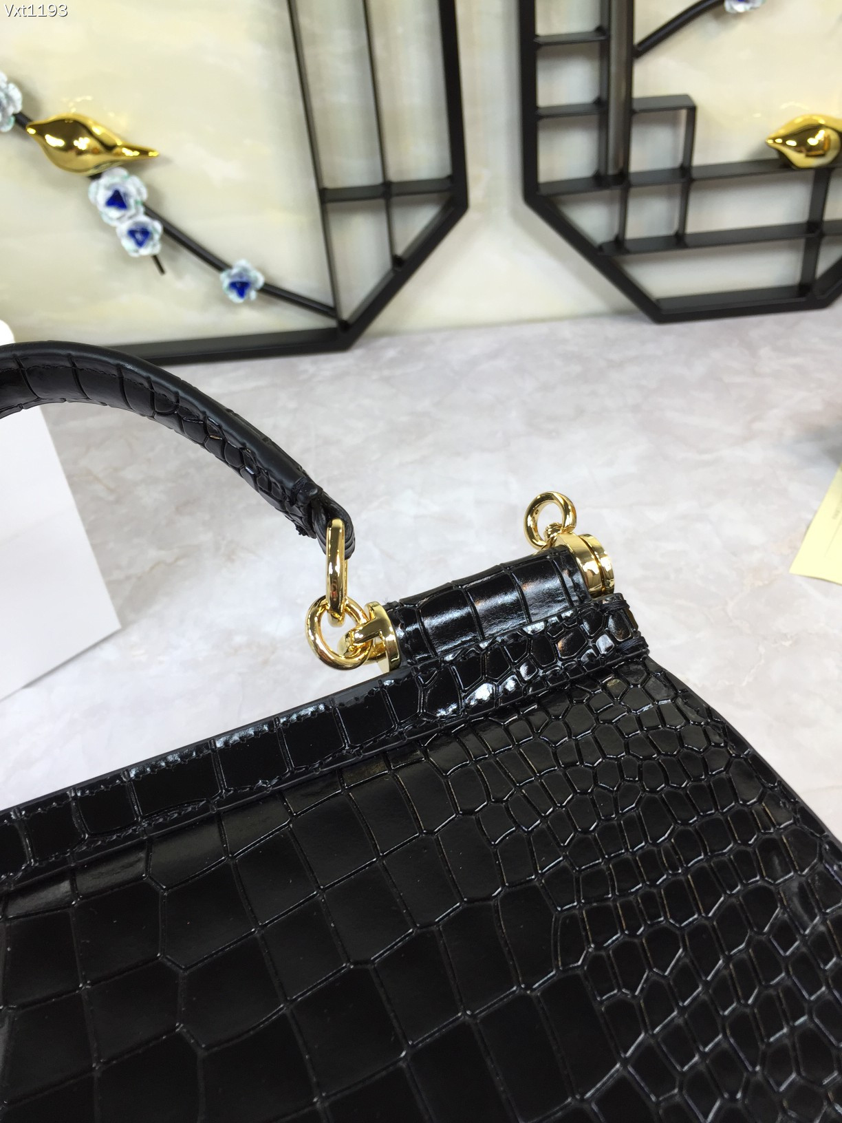 Dolce & Gabbana Large Sicily handbag in alligator leather in Black for Women |