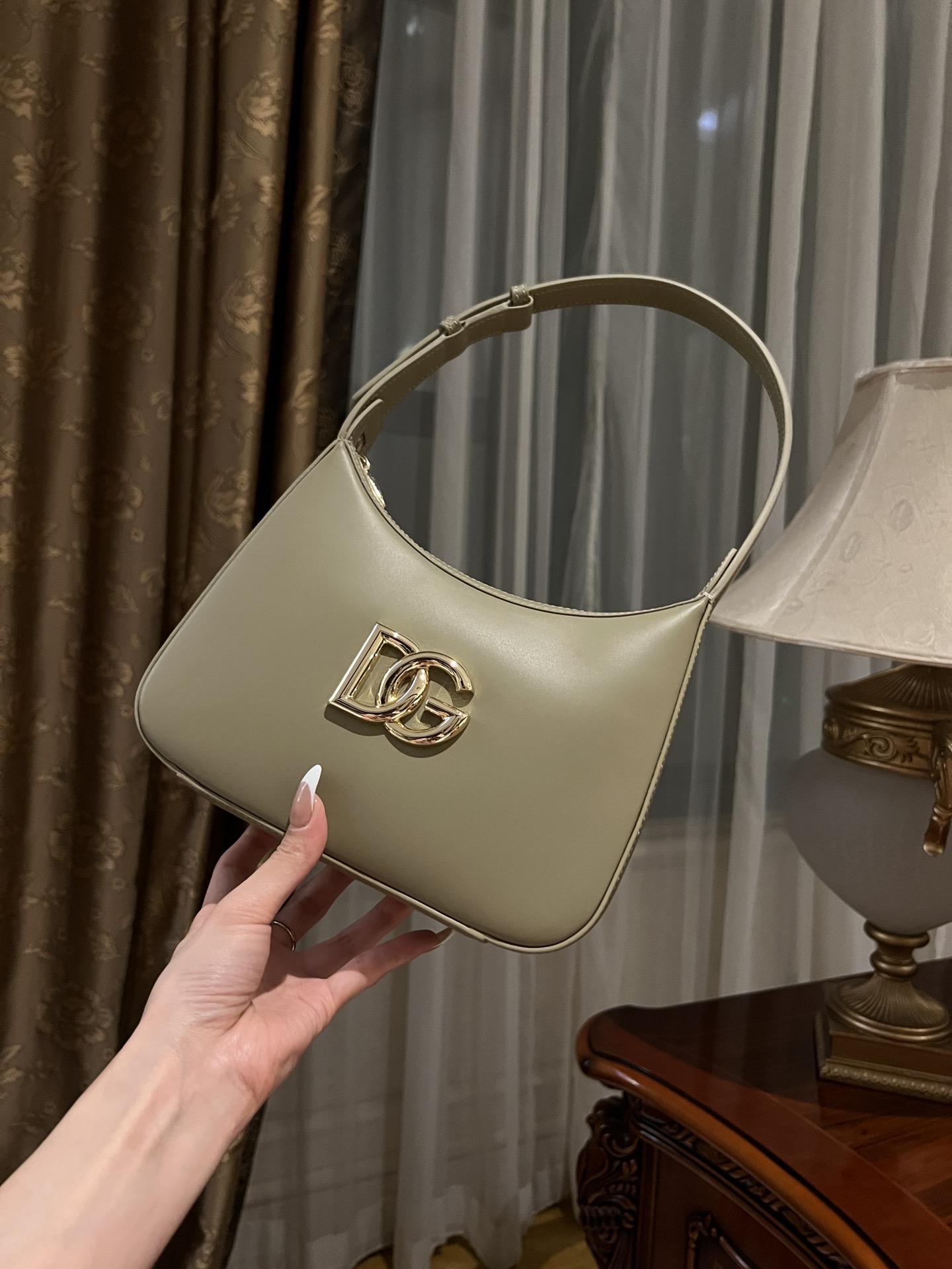 Dolce & Gabbana Leather Shoulder Bag | Neutrals