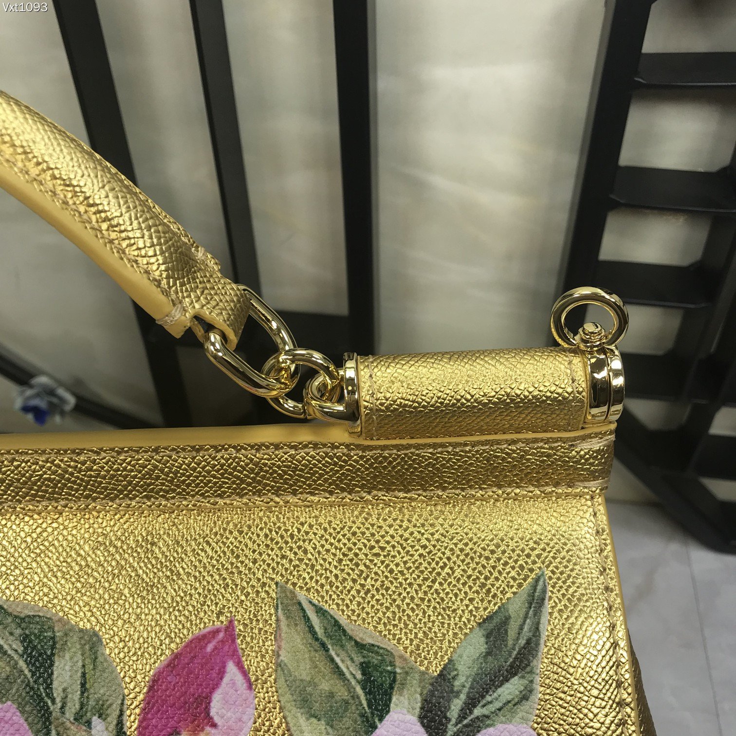 Dolce & Gabbana Polished calfskin Sicily crossbody bag gold with rose print