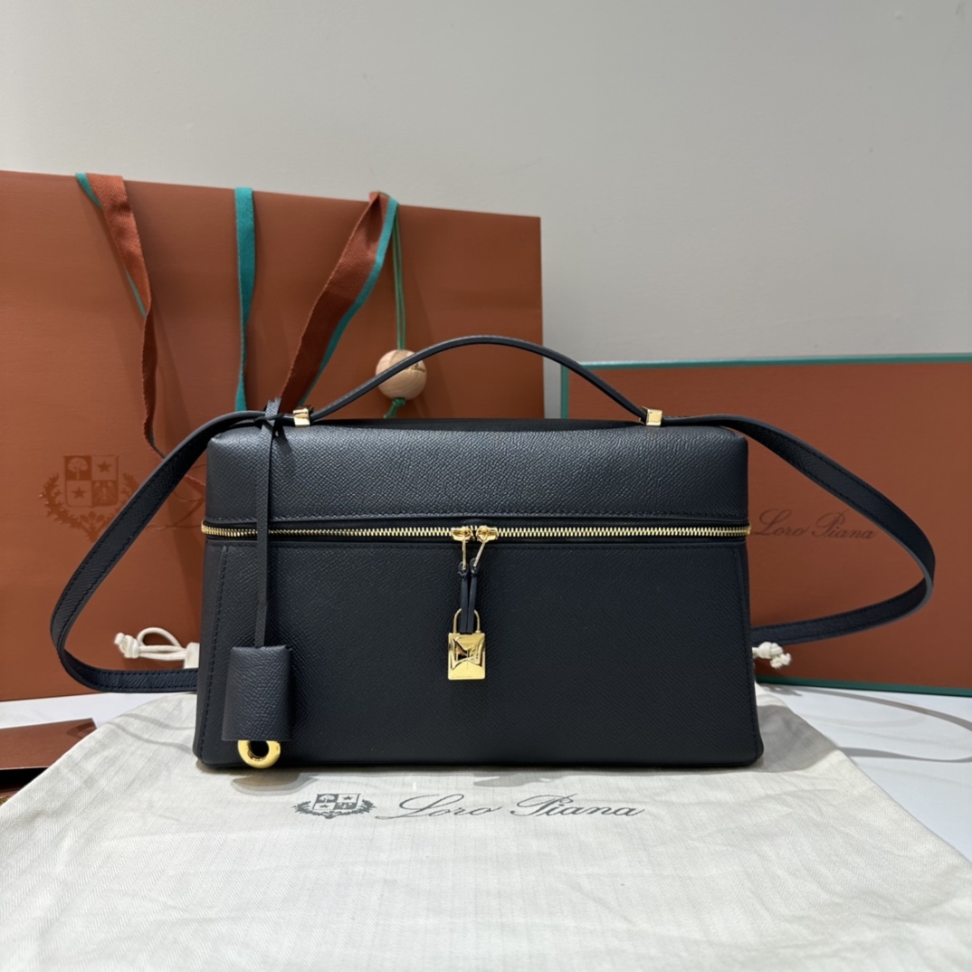 Extra bag L27 leather shoulder bag in black