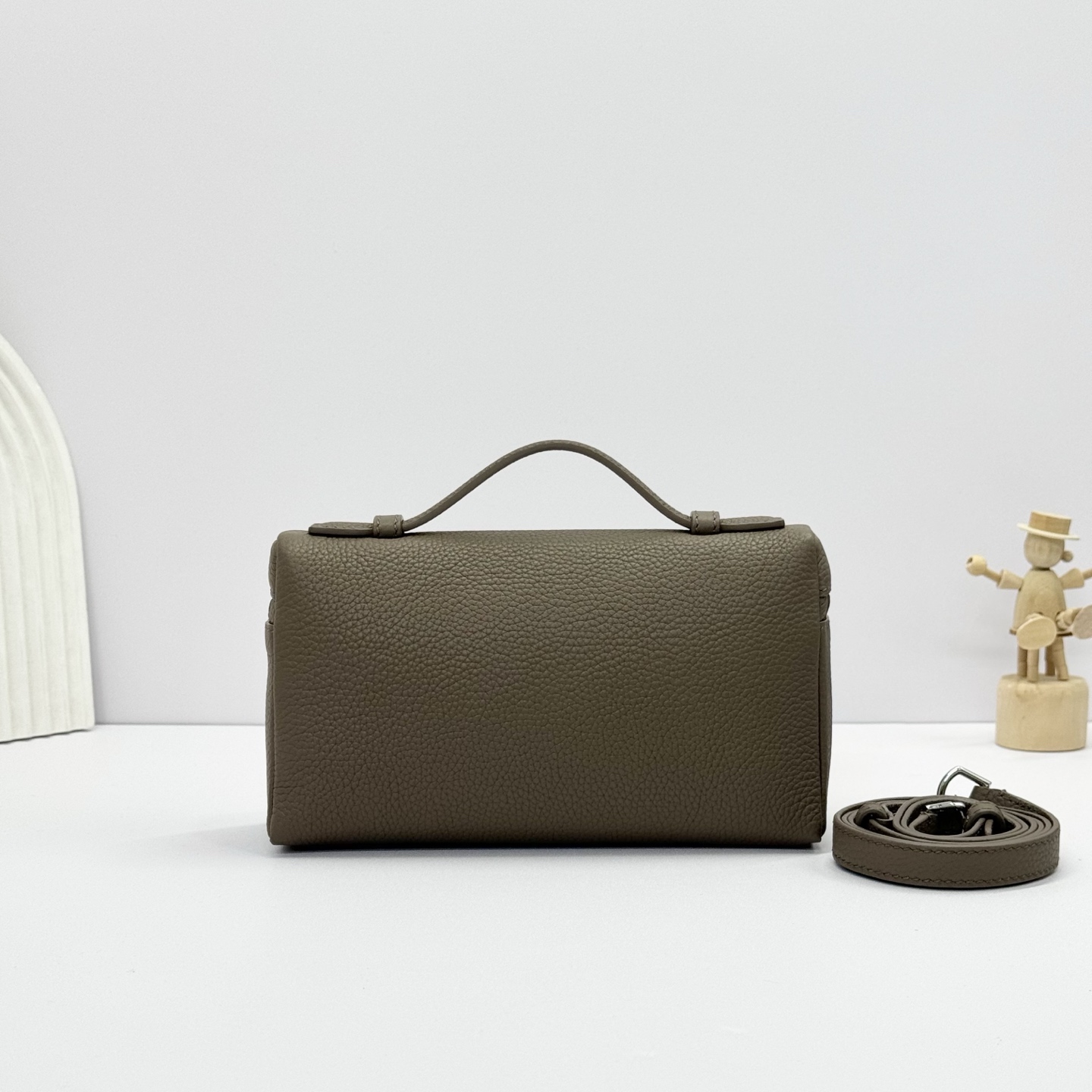 Extra pocket leather bag Loro Piana green in Leather