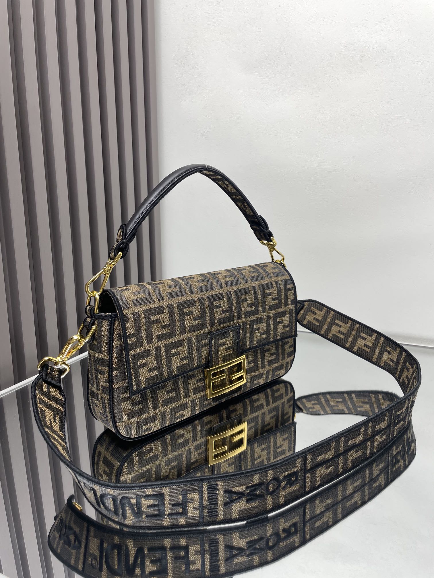 Fendi Baguette Bag Aus Canvas In Braun