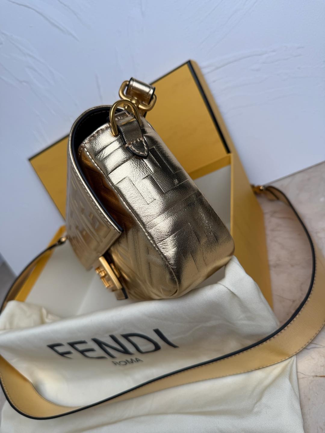 FENDI  Baguette Brown leather bag