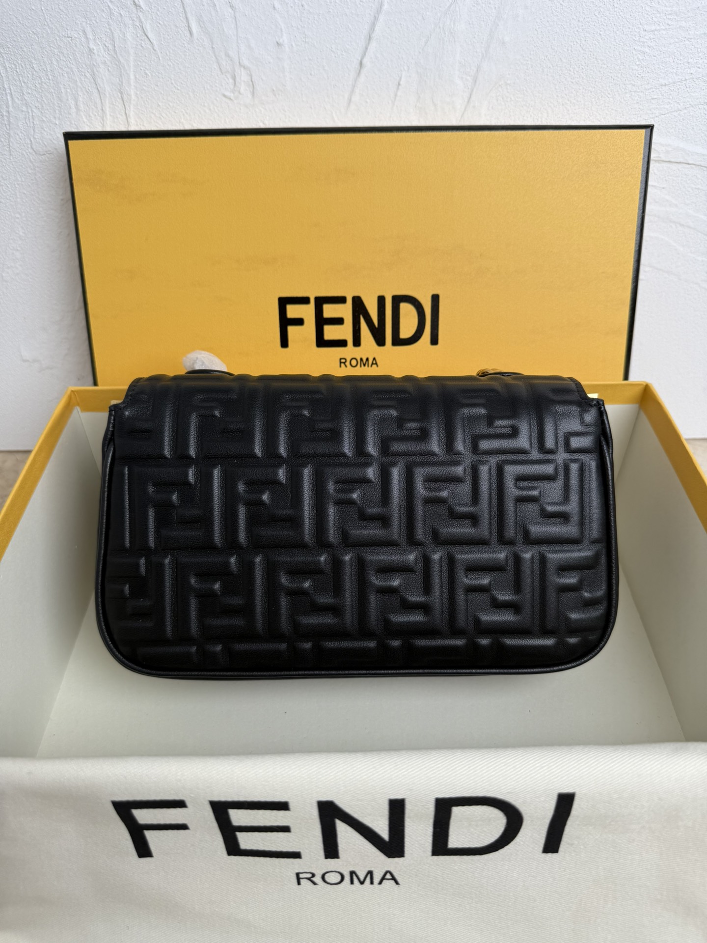 Fendi  Baguette Chain Midi Leather Black