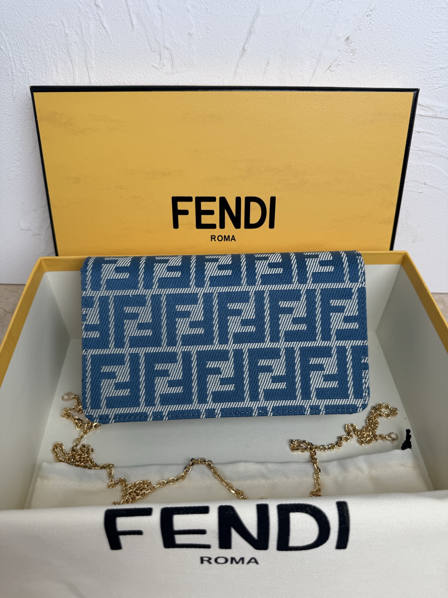 Fendi Baguette Continental Wallet On Chain in Blue
