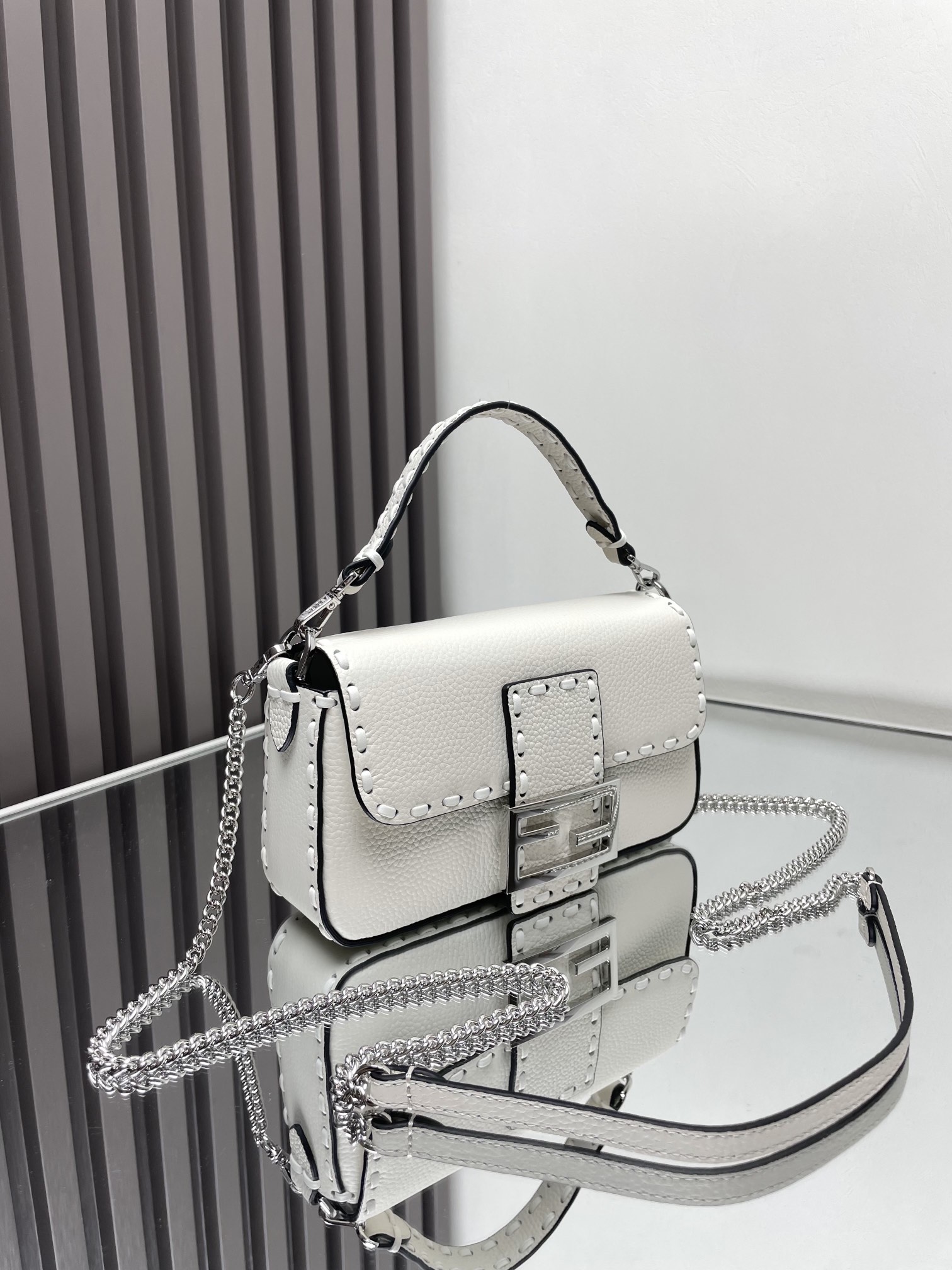 FENDI Baguette Cuir Cuoio Romano Blanc white | Fendi