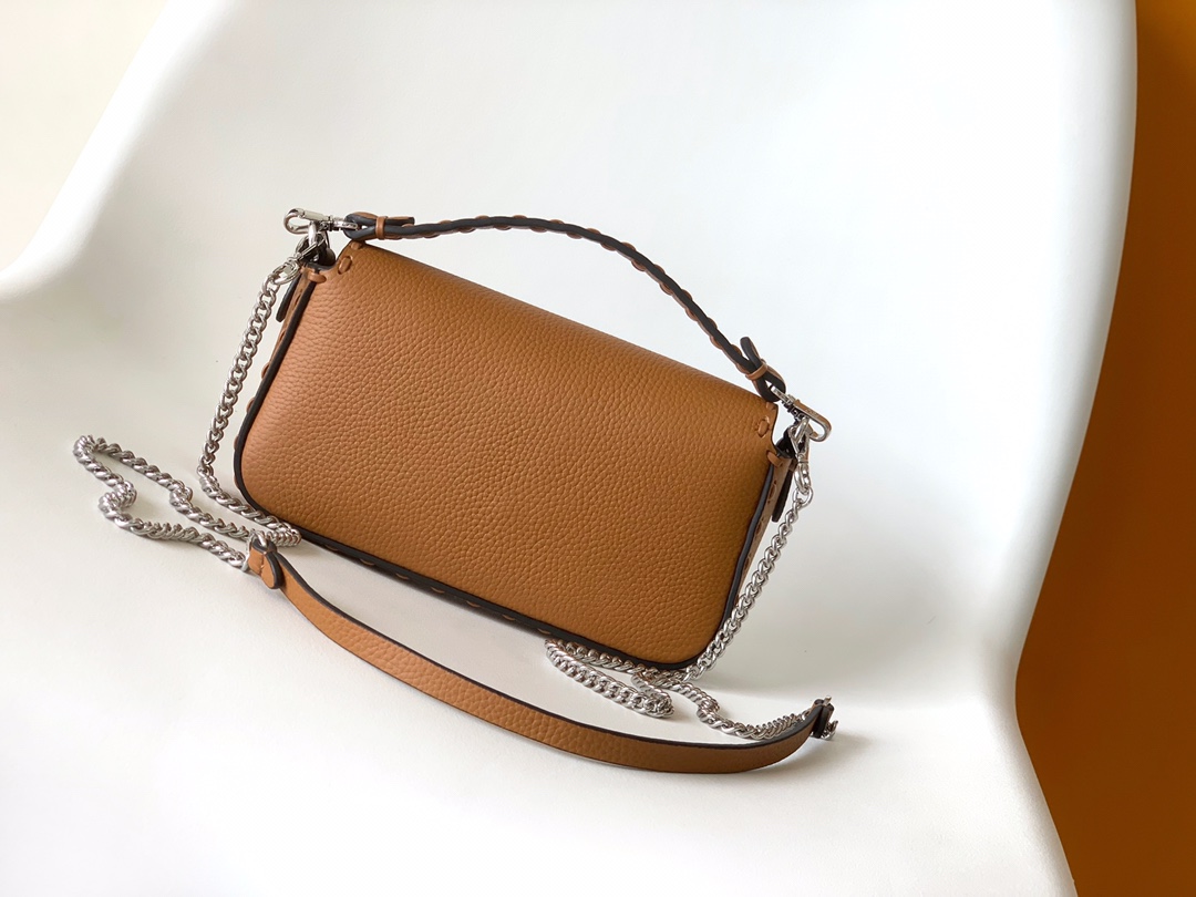 Fendi Baguette Cuoio Romano leather Brown | Fendi