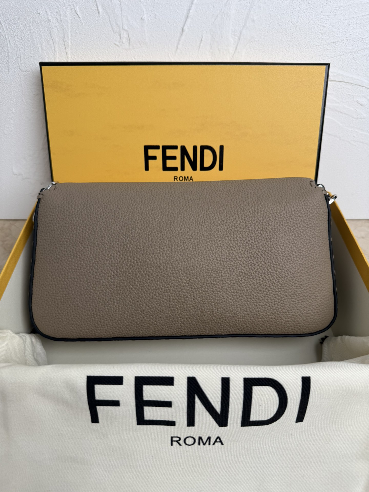 Fendi Baguette Cuoio Romano leather Grey | Fendi