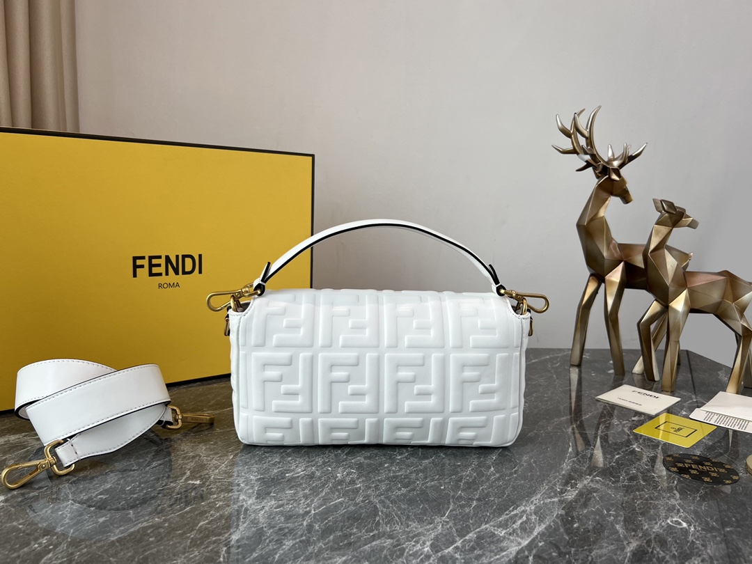 Fendi - Baguette Lambskin Bag White