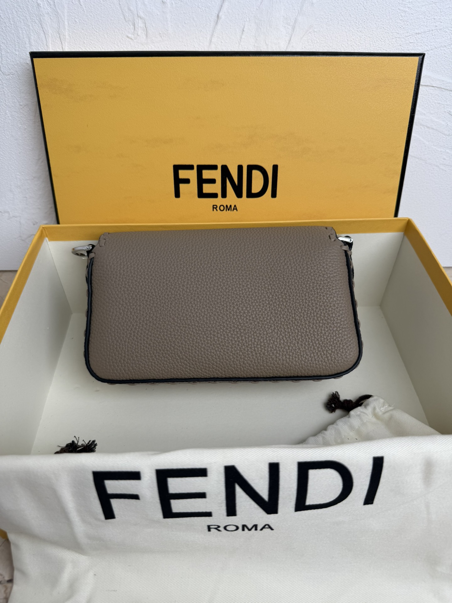 FENDI Baguette Leather Mini Bag | Brown |