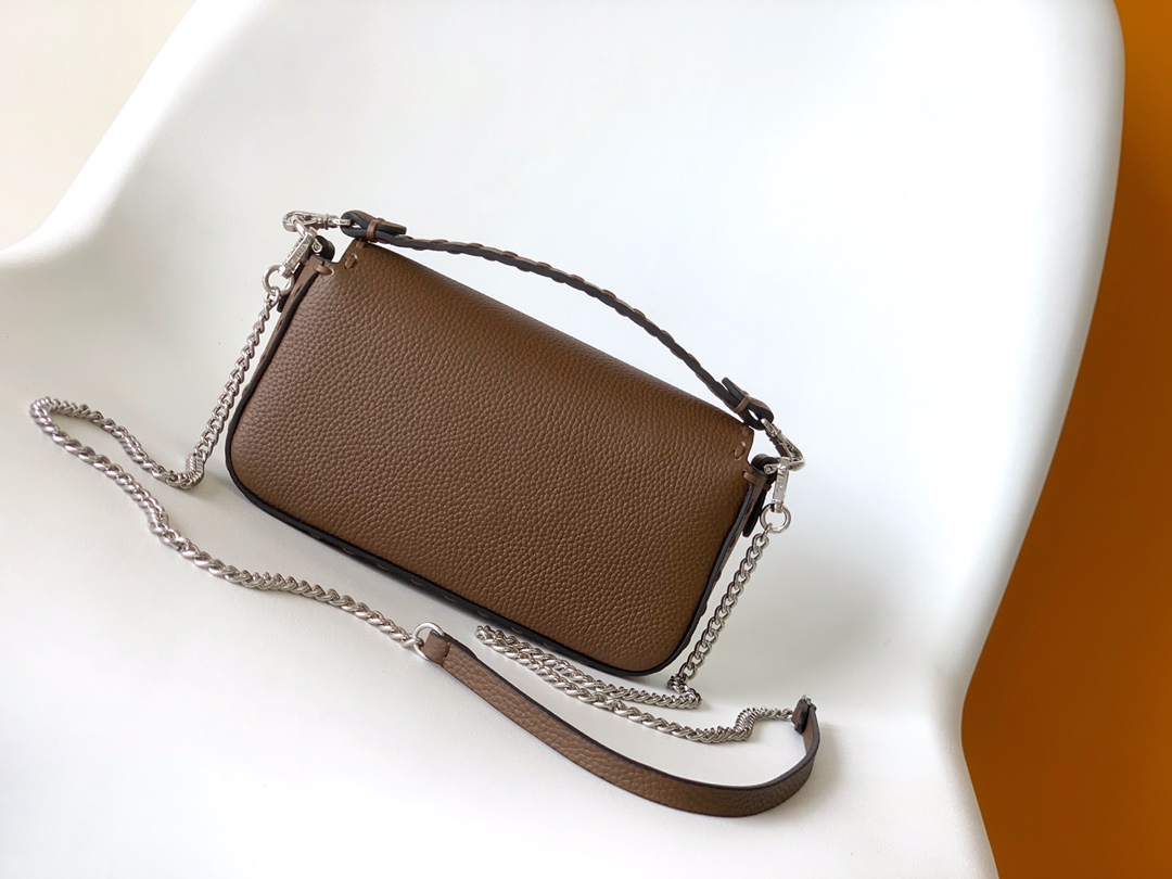 FENDI Baguette Leather Shoulder Bag | Brown
