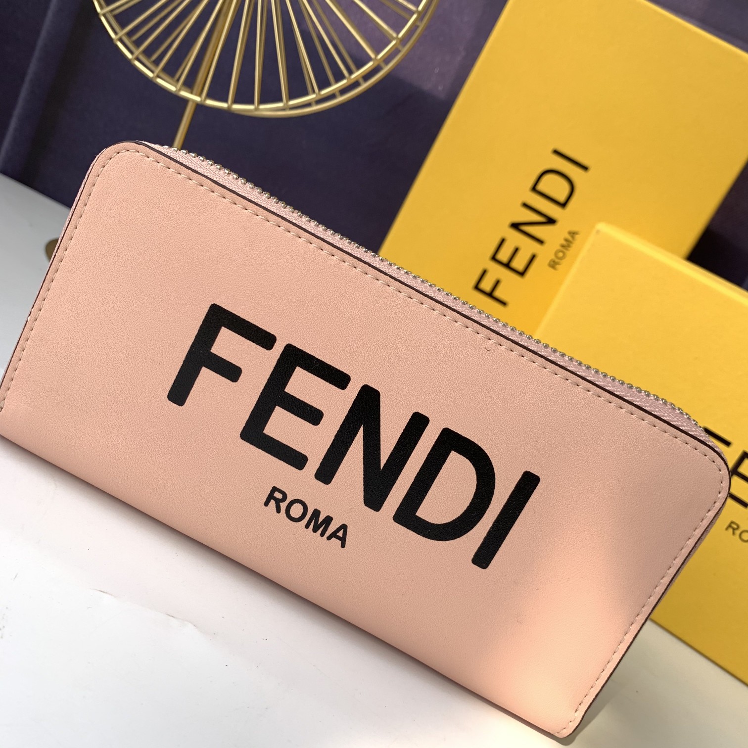 Fendi embossed logo clutch bag - henderson pink