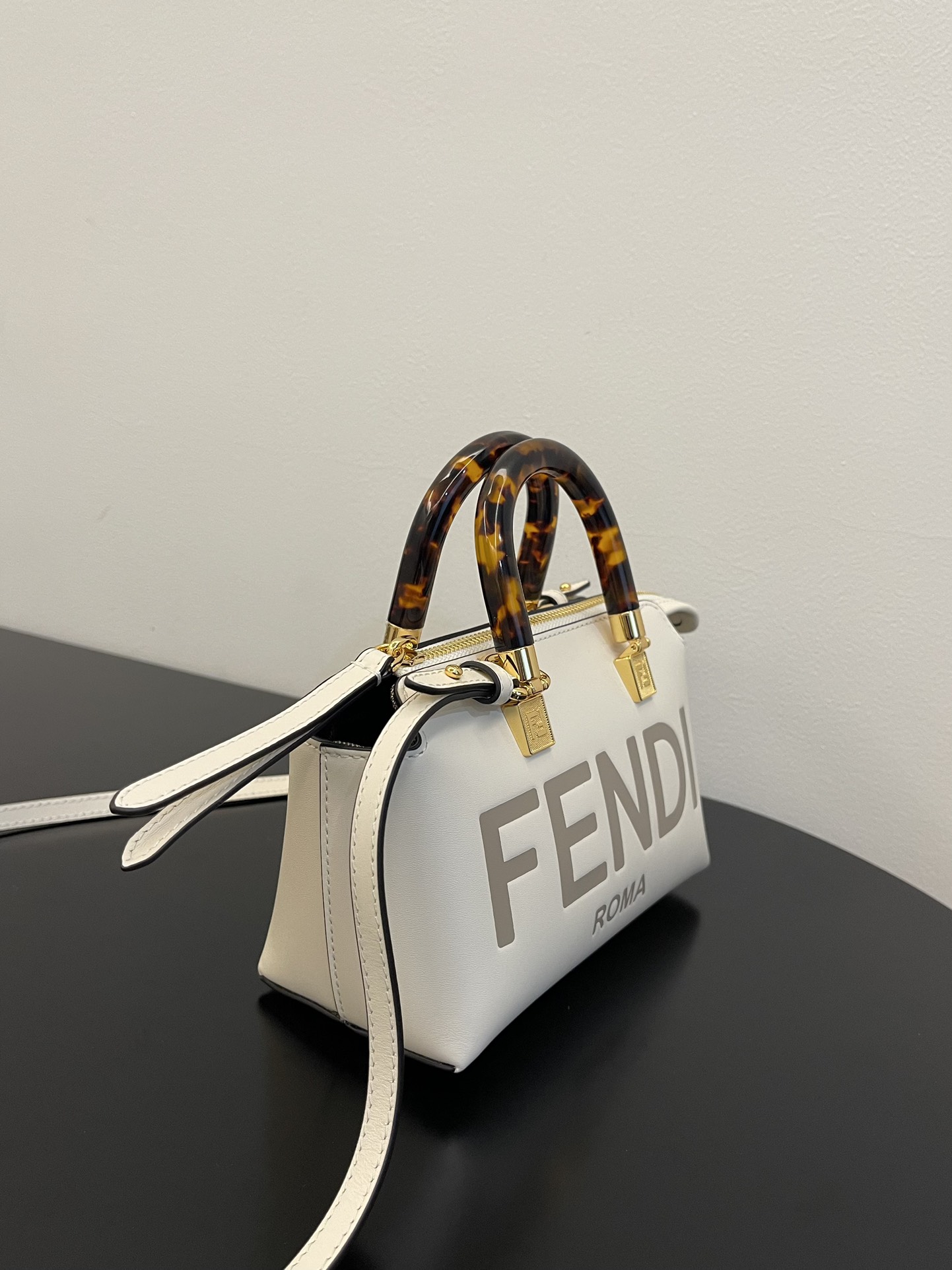 Fendi Fendi Sunshine Small LeatherLogo Embossed Mini  White | Fendi