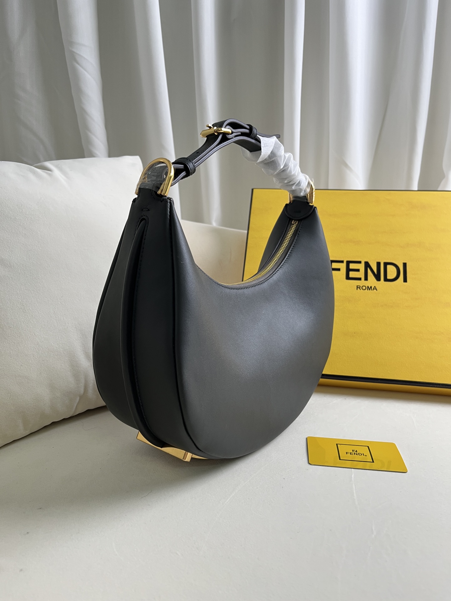Fendi Fendigraphy Small Leather Black | Fendi