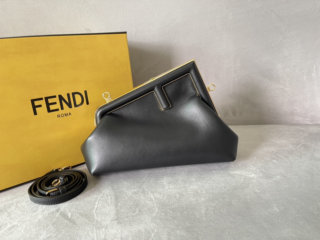 Fendi First Small Leather Black | Fendi