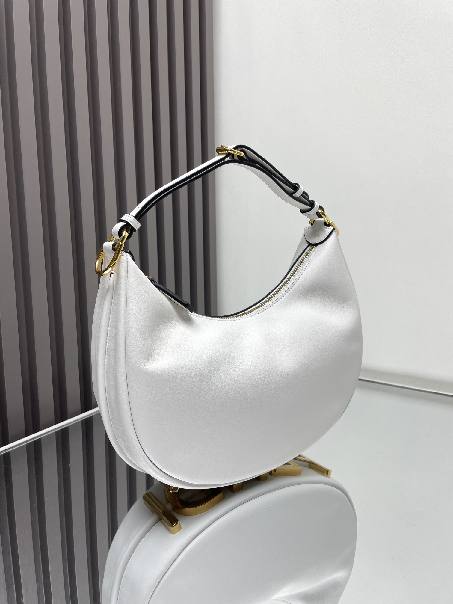 Fendi Hobo Pequeno Fendigraphy de Cuero Blanco 2326270