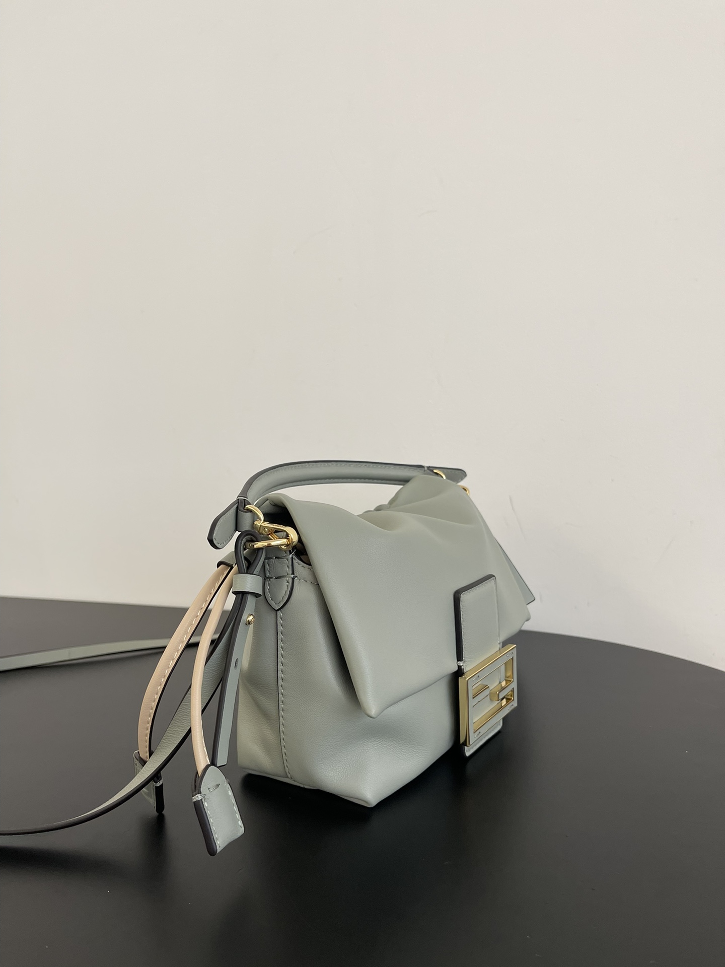 Fendi Mamma Baguette Medium Leather Green | Fendi