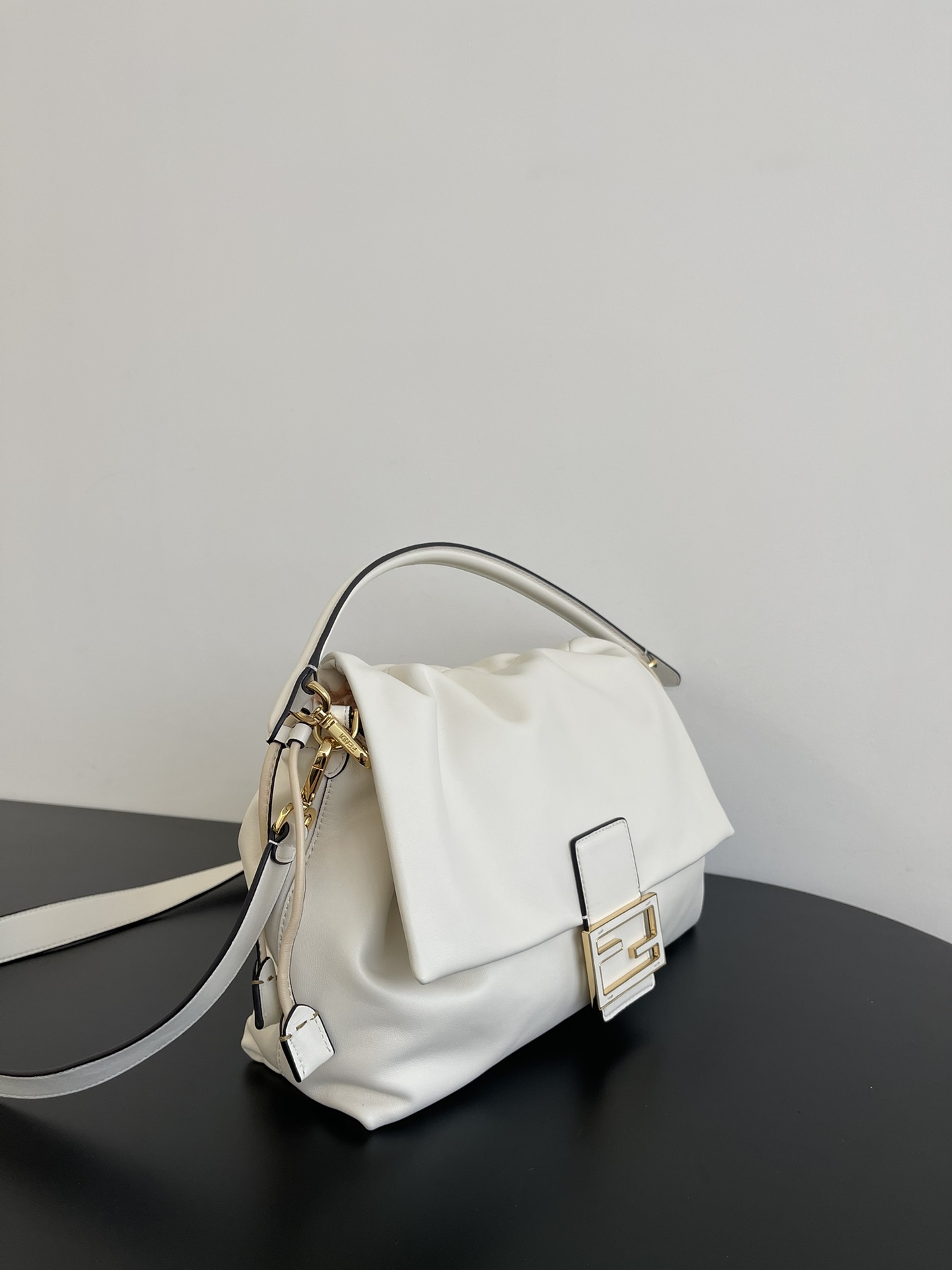 Fendi Mamma Baguette Small Leather White | Fendi