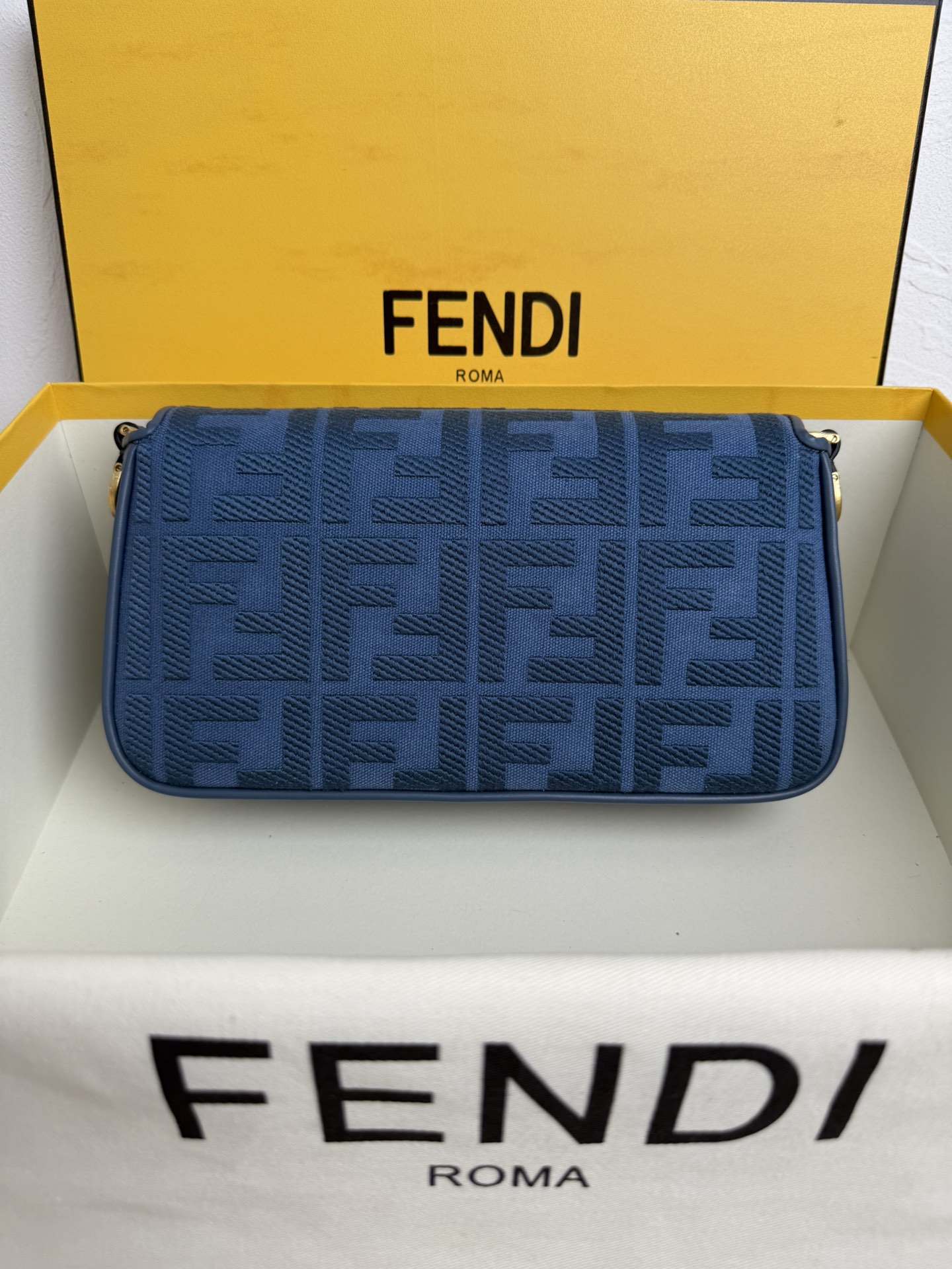 FENDI Medium Baguette Shoulder Bag | Blue