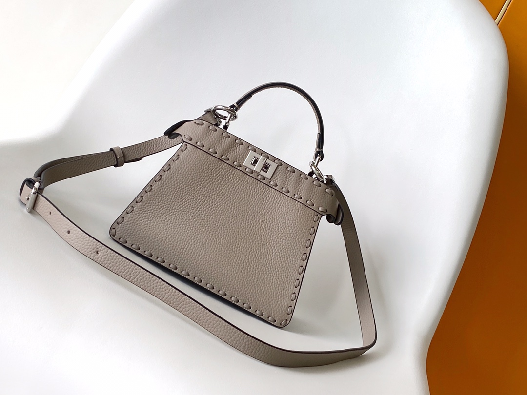 Fendi Peekaboo ISeeU Petite Кожа Cuoio Romano  | Fendi