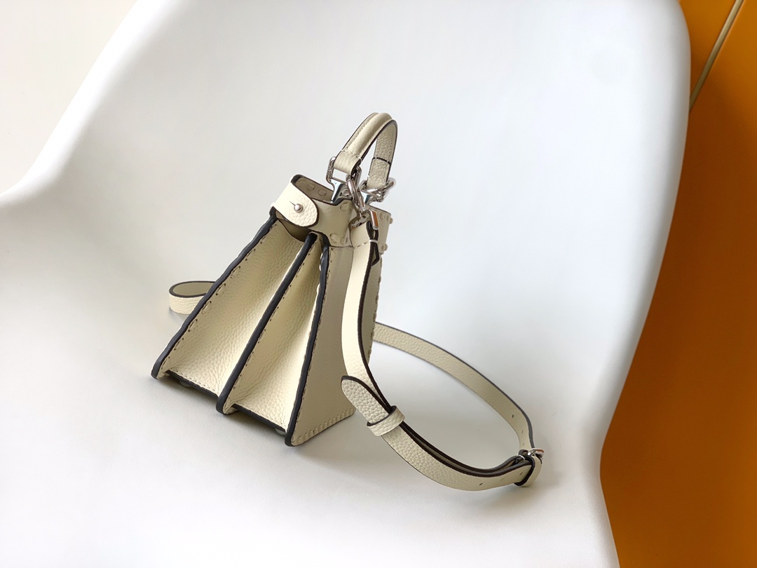 Fendi Peekaboo ISeeU Petite Cuoio Romano leather Beige | Fendi