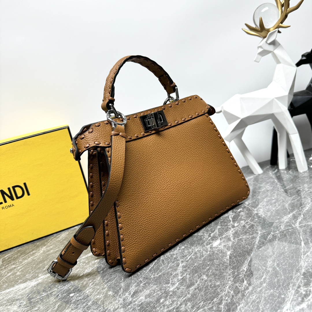 Fendi Peekaboo ISeeU Petite Cuoio Romano leather Brown | Fendi