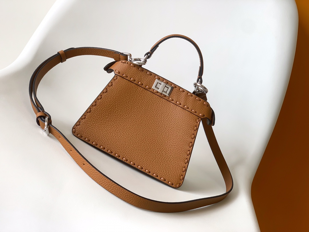 Fendi Peekaboo ISeeU Petite Cuoio Romano leather Brown | Fendi