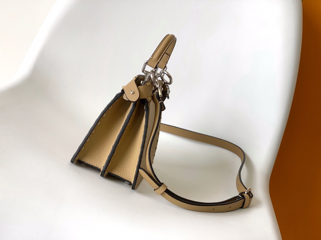 Fendi Peekaboo ISeeU Petite Cuoio Romano leather Brown | Fendi