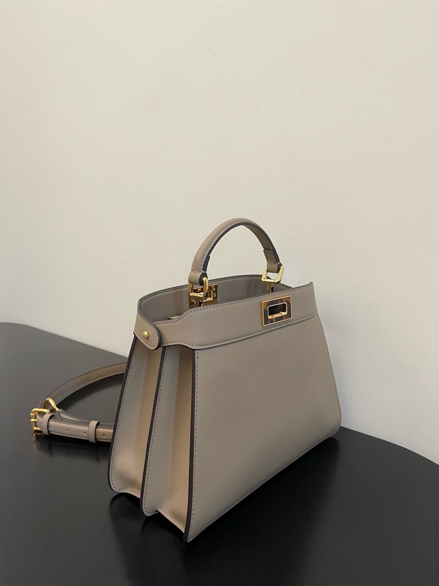Fendi Peekaboo ISeeU Petite Leather Beige | Fendi