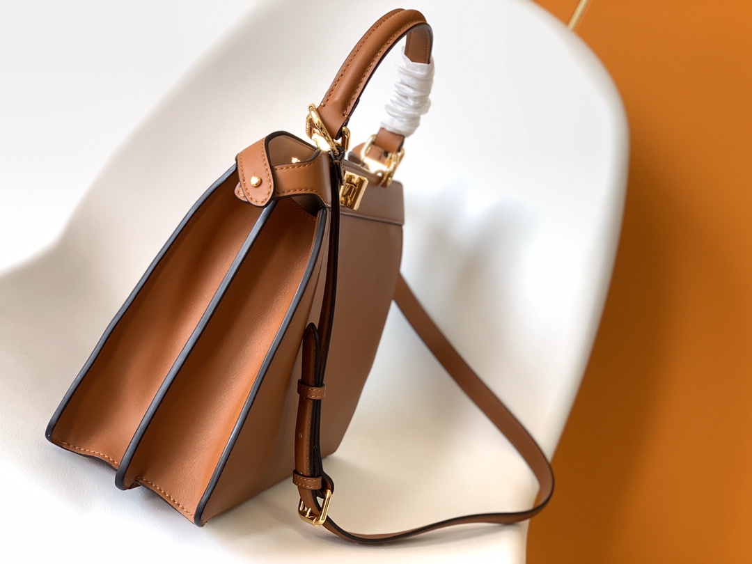 FENDI Peekaboo ISeeU Petite Leather Brown | Fendi