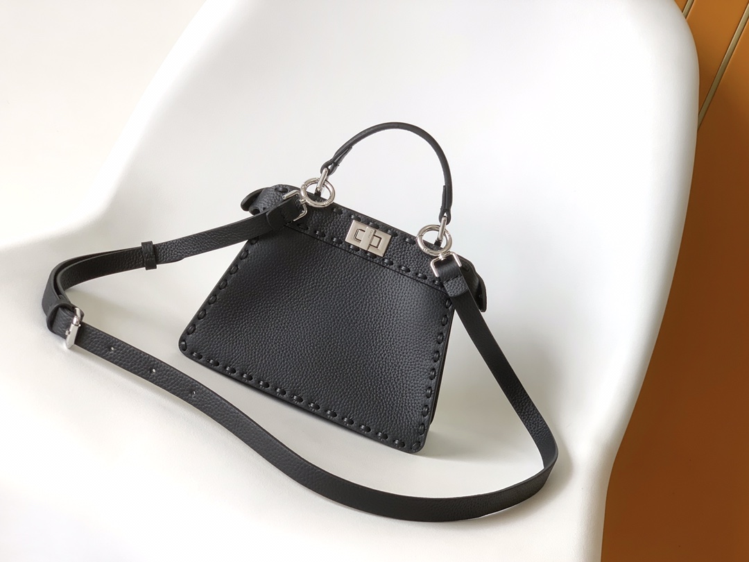 FENDI Peekaboo ISeeU Small Cuoio Romano leather Black | Fendi