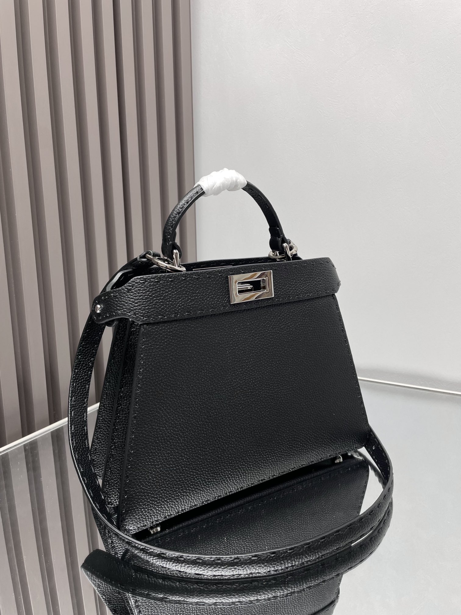 FENDI Peekaboo ISeeU Small Cuoio Romano leather Black | Fendi