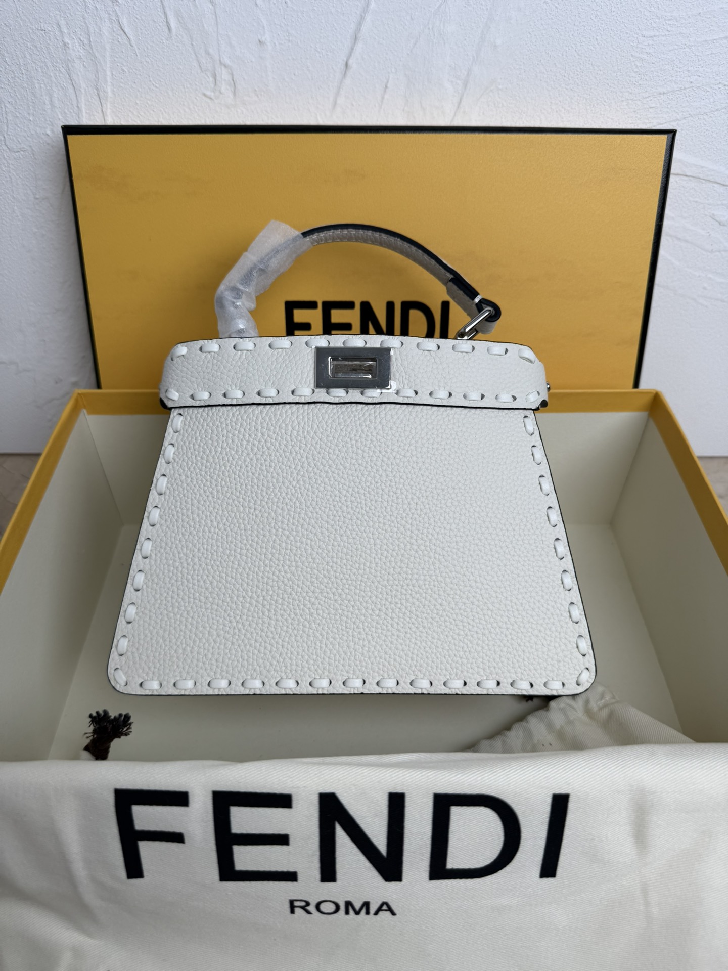 Fendi Peekaboo ISeeU Small Cuoio Romano leather White | Fendi