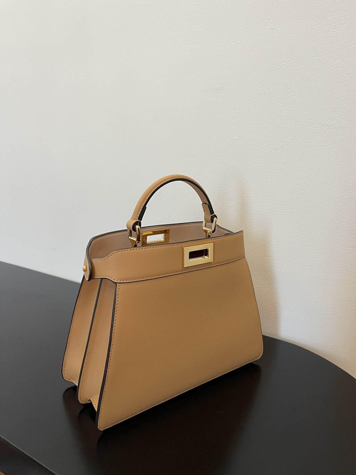 Fendi Peekaboo ISeeU Small Leather Beige | Fendi