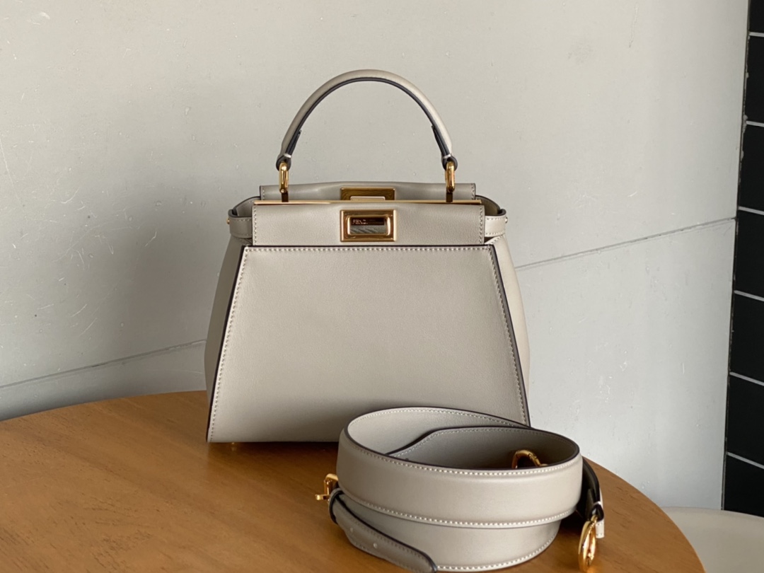 Fendi Peekaboo ISeeU Small Leather Beige | Fendi