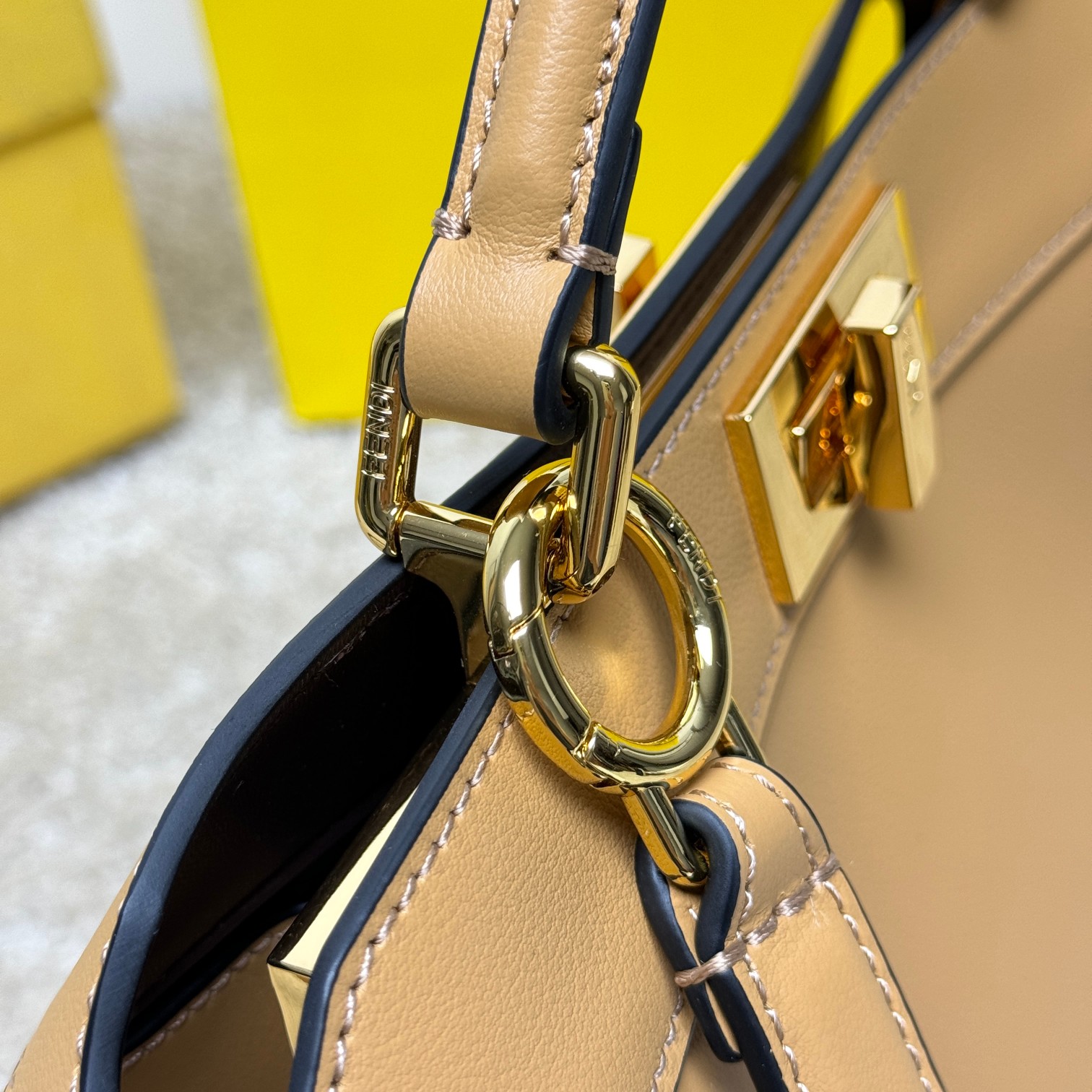 Fendi Peekaboo ISeeU Small Leather Beige | Fendi
